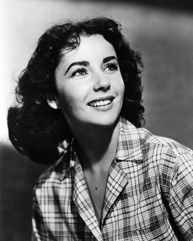 Gorgeous Photos of 16-year-old Elizabeth Taylor during the filming of 'A Date with Judy,' 1948