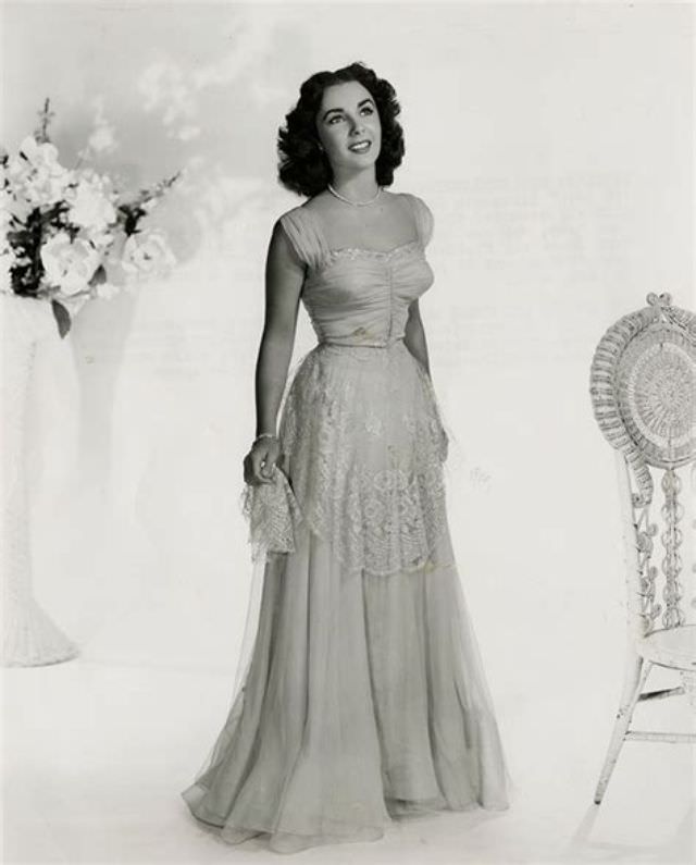 Gorgeous Photos of 16-year-old Elizabeth Taylor during the filming of 'A Date with Judy,' 1948