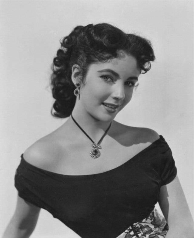 Gorgeous Photos of 16-year-old Elizabeth Taylor during the filming of 'A Date with Judy,' 1948