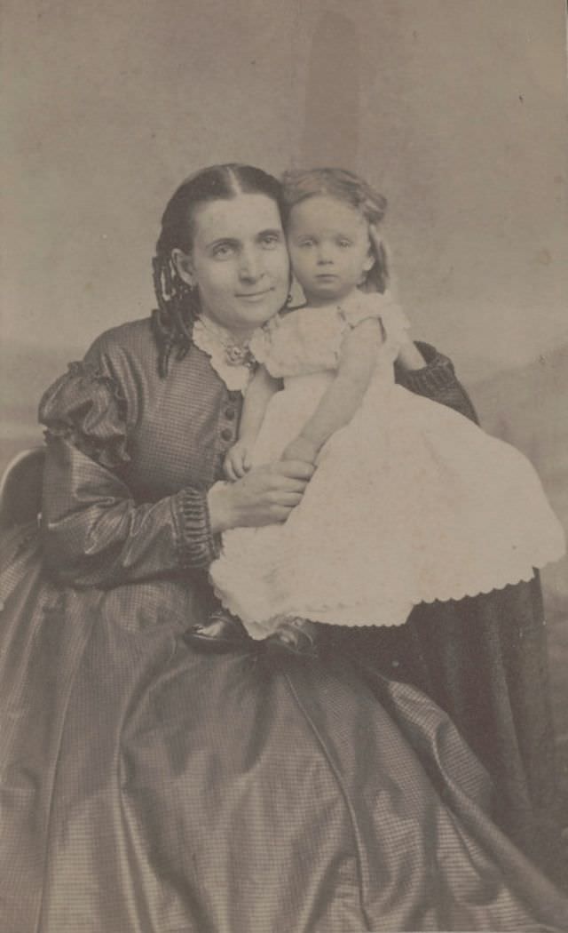 Otelia Butler Mahone, Civil War nurse at hospitals in Richmond, Virginia, and wife of Confederate Major General William Mahone, with child, probably daughter Otelia