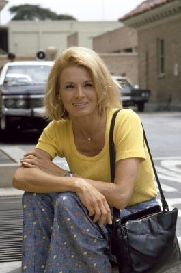 Angie Dickinson: Life Story and Gorgeous Photos from her Life and