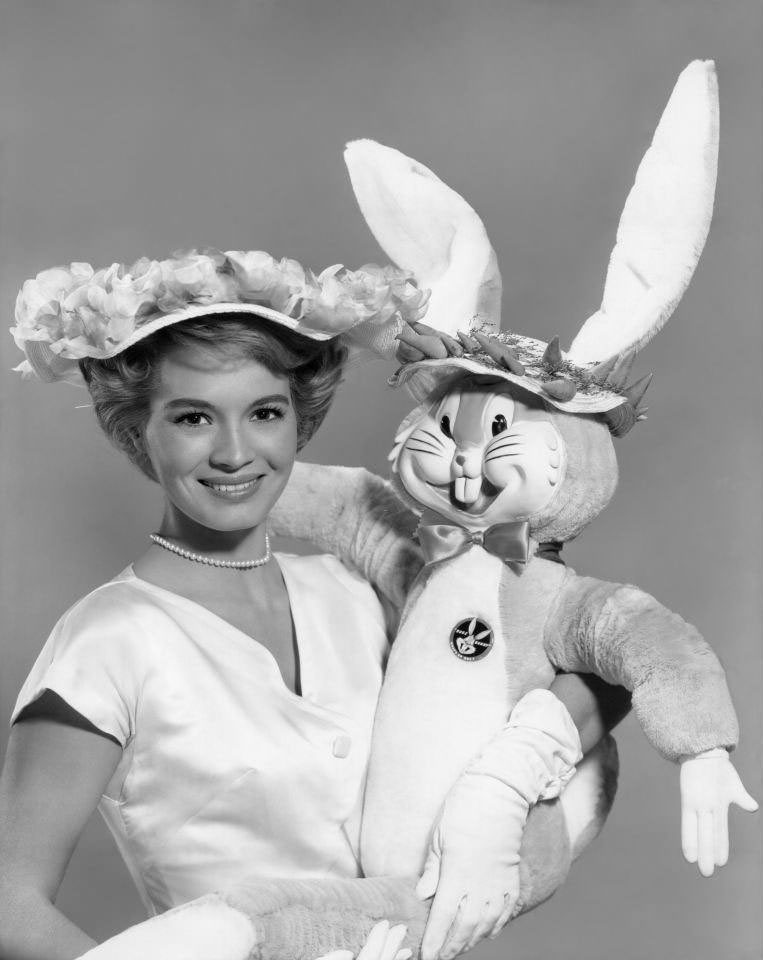 Angie Dickinson takes a break from filming and strikes a pose with 'Bugs Bunny', 1961.