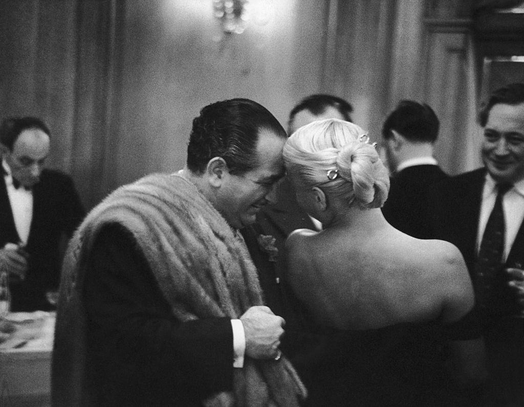 Barbara Payton with prdocuer Alexader Paal at the Savoy Hotel, London, 1952.