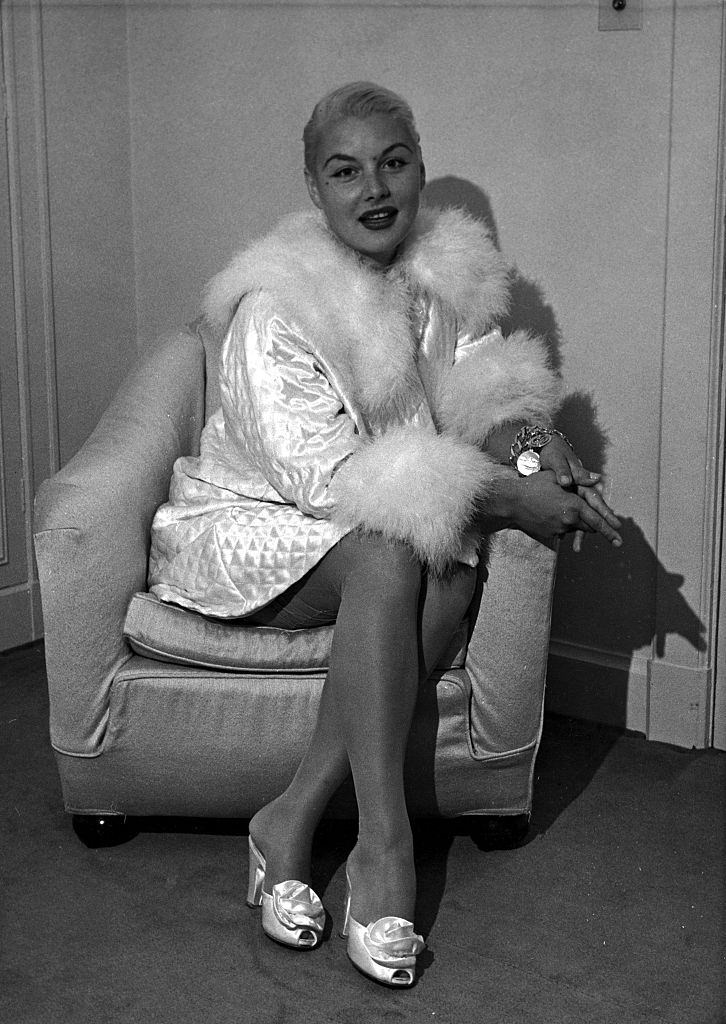 Barbara Payton in her hotel room in London. 25th July 1952.