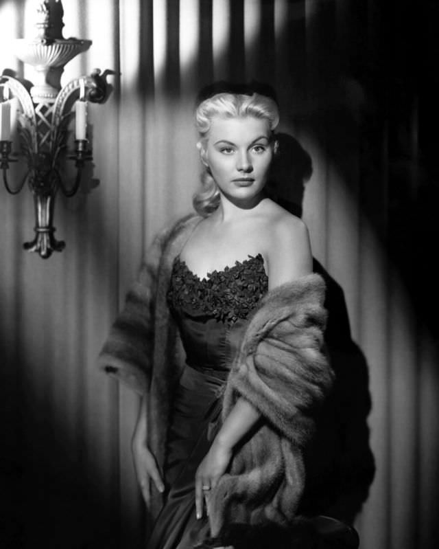 Barbara Payton during a photoshoot, 1950.