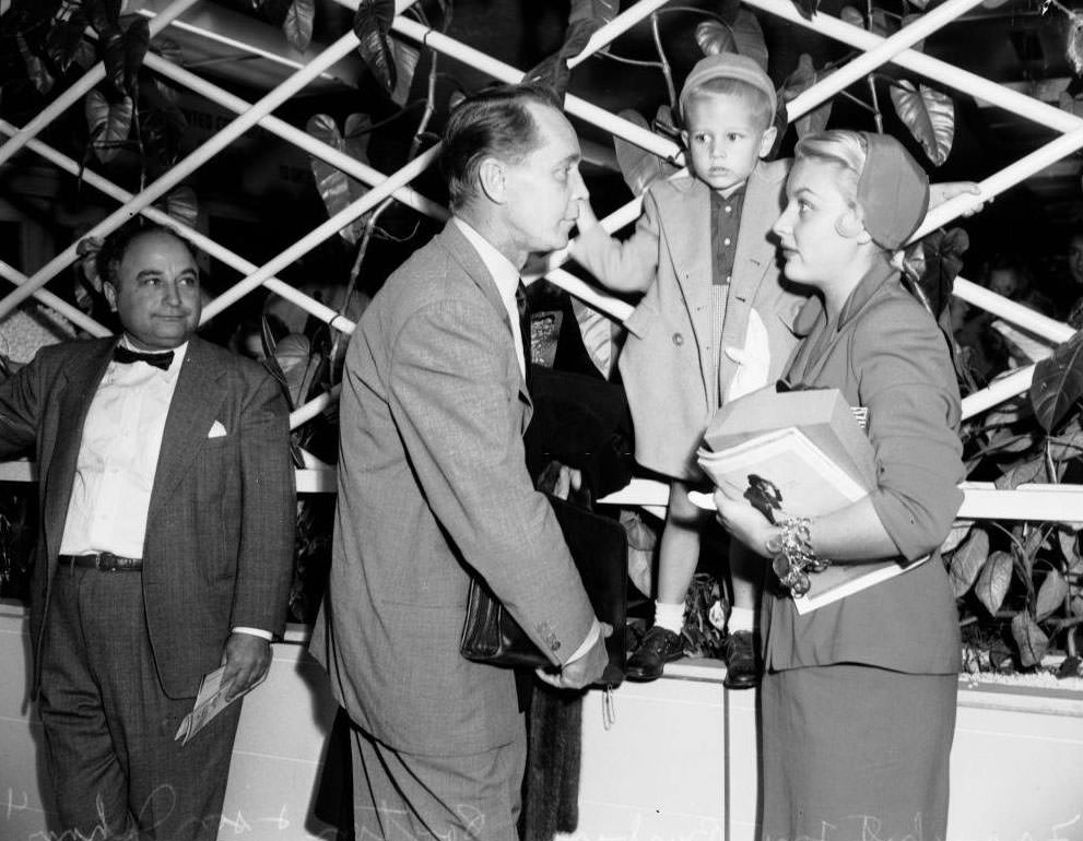 Barbara Payton with Franchot Tone at the airport, 1951.