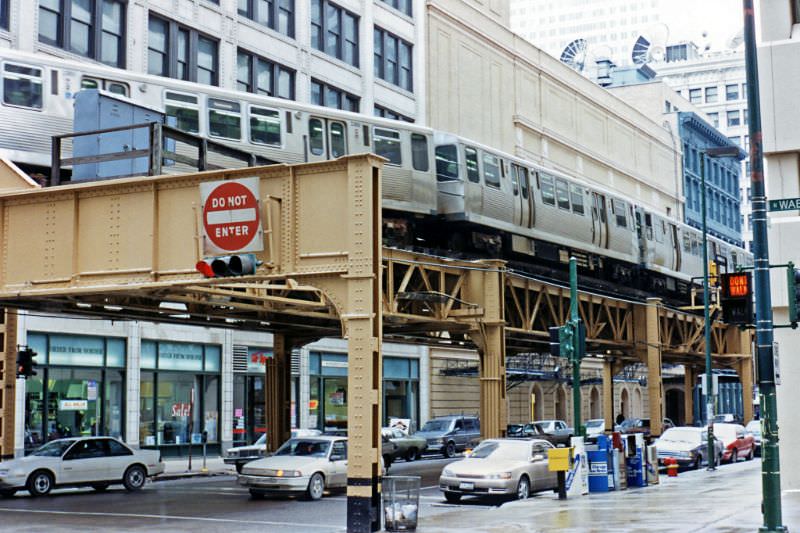 El train turning on the curve from Wabash Avenue to Lake Street in the Loop, Chicago, February 1996