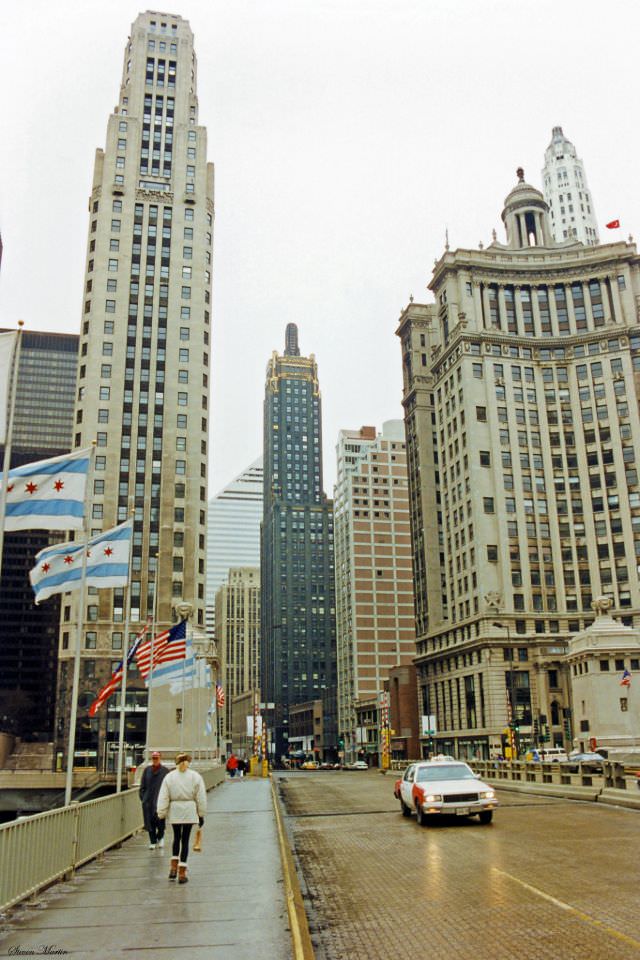 Michigan Avenue looking south from Chicago River Bridge.