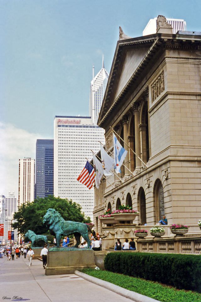 The Art Institute of Chicago. Bronze lion statues flank the main entrance on Michigan Avenue, July 1996