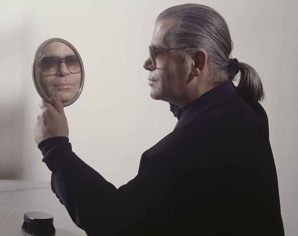 Karl Lagerfeld holding a mirror, 1982.