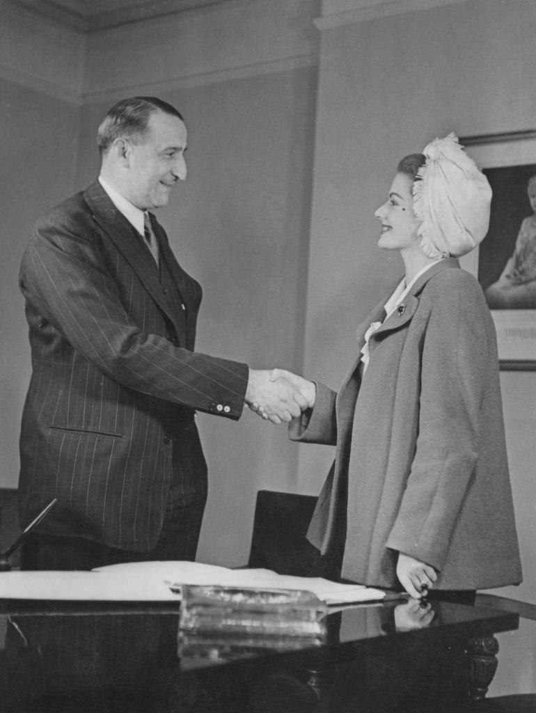 Margaret Lockwood signs a six-year contract with Rank studio head J. Arthur Rank at his London office, 19th June 1946.