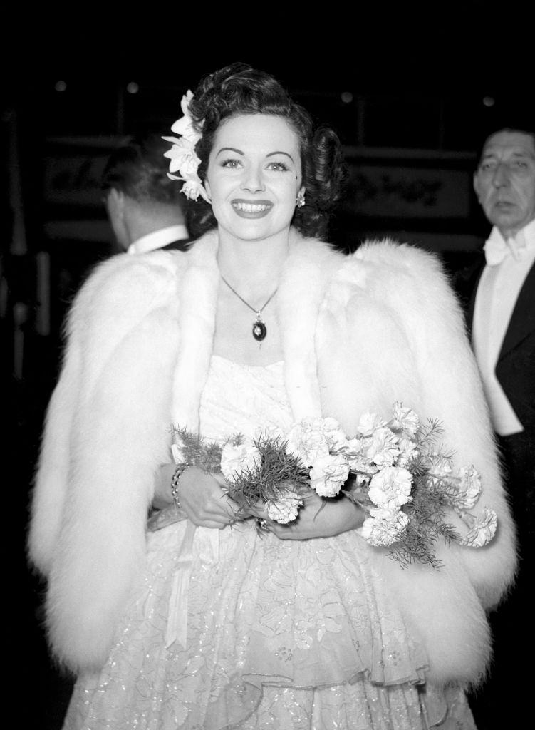 Margaret Lockwood arrives for the premiere of White Unicorn, waring white furs, 1947.