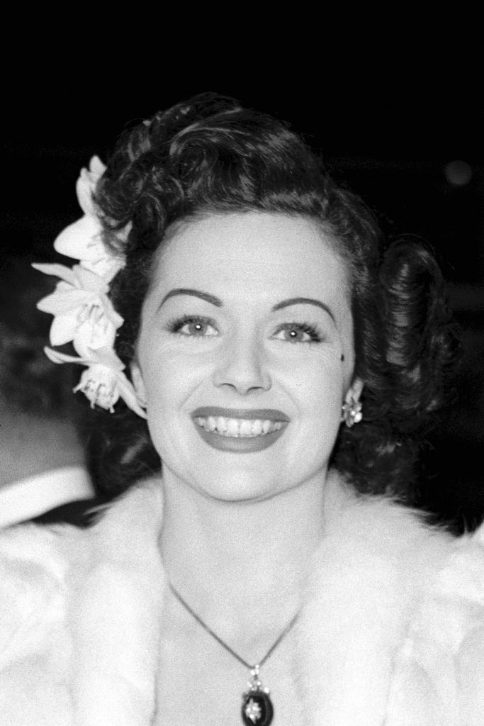 Margaret Lockwood arrives for a premiere sporting a pin curl hairstyle, 1947.