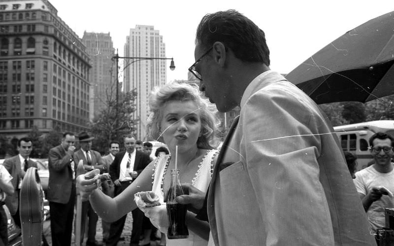 Marilyn Monroe and her Husband Arthur Miller eating Hot Dogs from a New York Street Stall, 1957