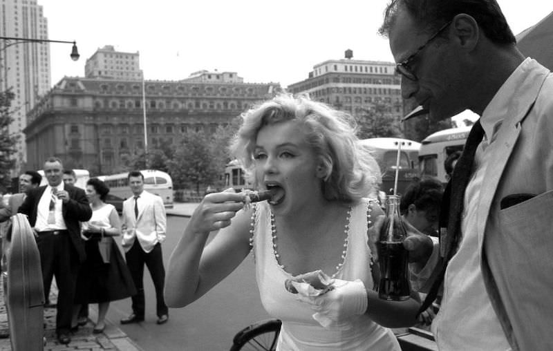 Marilyn Monroe and her Husband Arthur Miller eating Hot Dogs from a New York Street Stall, 1957