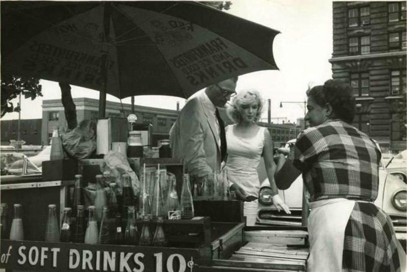 Marilyn Monroe and her Husband Arthur Miller eating Hot Dogs from a New York Street Stall, 1957