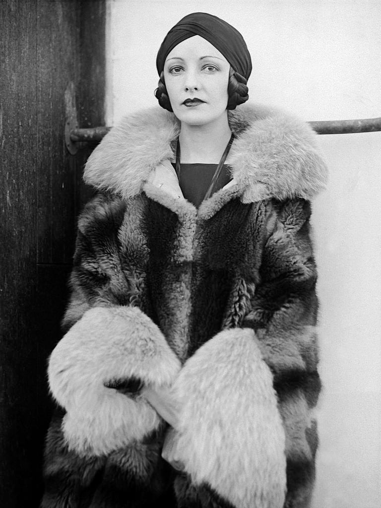 Natacha Rambova leaving the homeric transatlantic ship in New York, 1926.