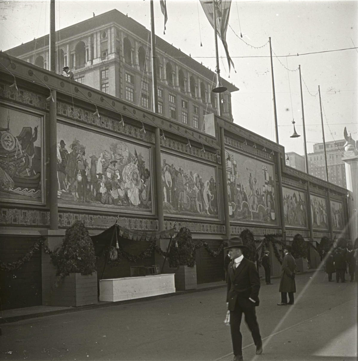 A closer look at the murals lining the avenue.