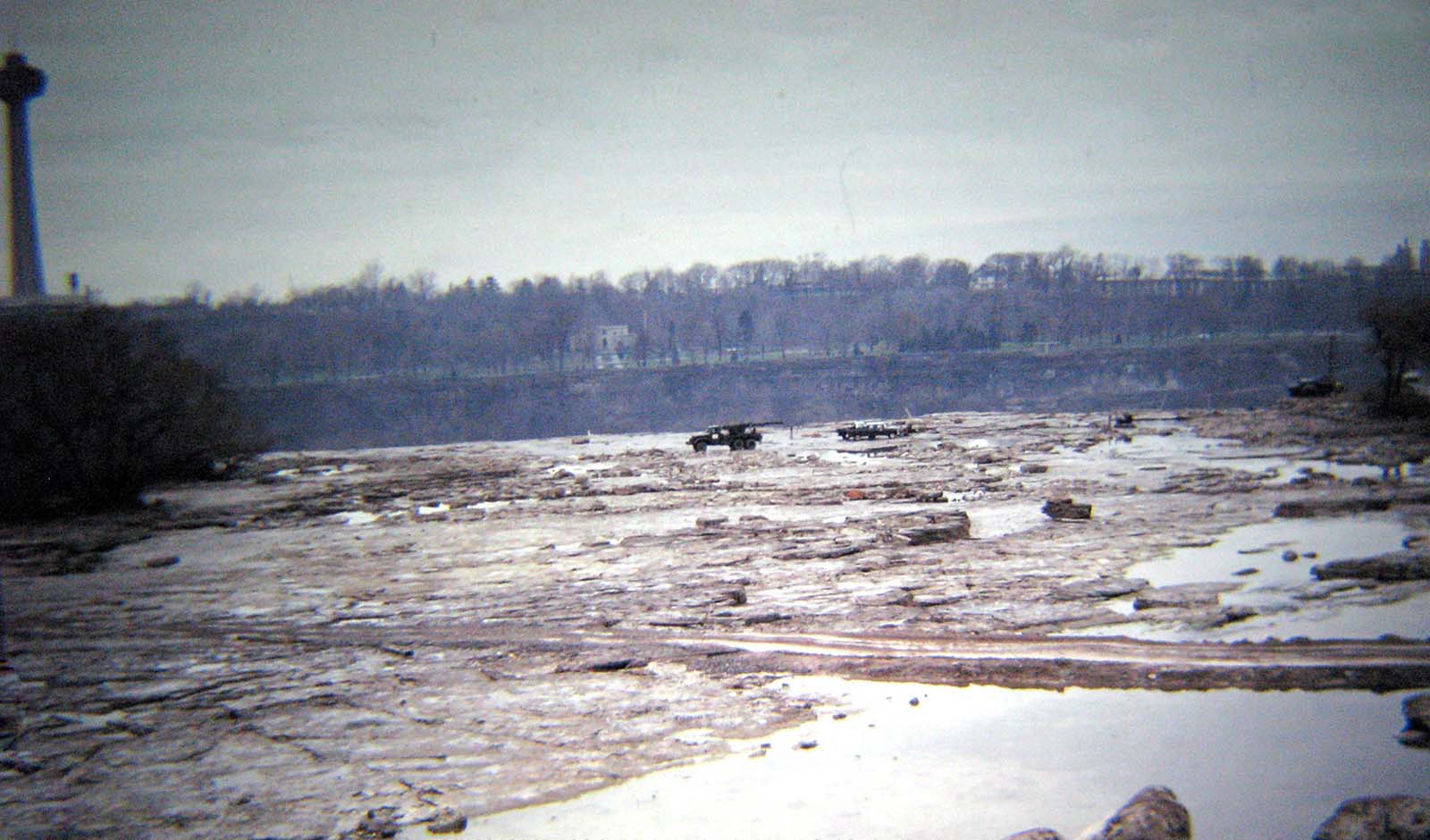 When The Niagara Falls Drained in 1969 For the First Time in 12,000 Years