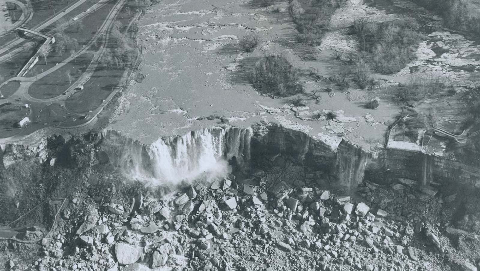 When The Niagara Falls Drained in 1969 For the First Time in 12,000 Years