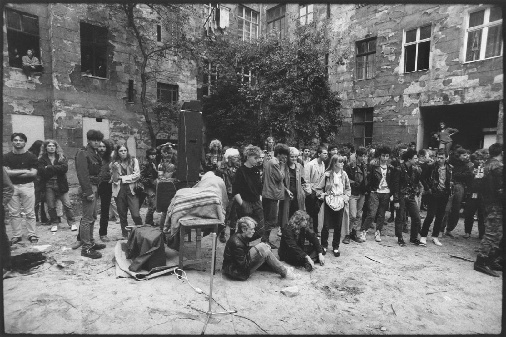 Backyard concert in the Schliemannstrasse with the band “Rosa Extra”, Berlin, 1985
