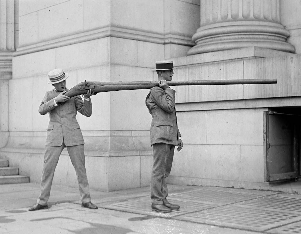 The punt gun's barrel was so long and heavy that some required help, July 1923.