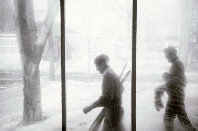 Bois-des-Filion. Through a glass wetly, March 1965