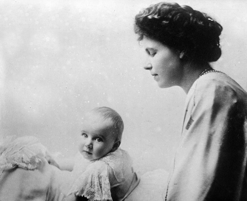 Queen Marie of Romania with princess Ileana, 1909.