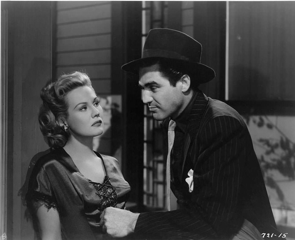 Virginia Mayo looking at Steve Cochran in a scene from the film 'White Heat', 1949.