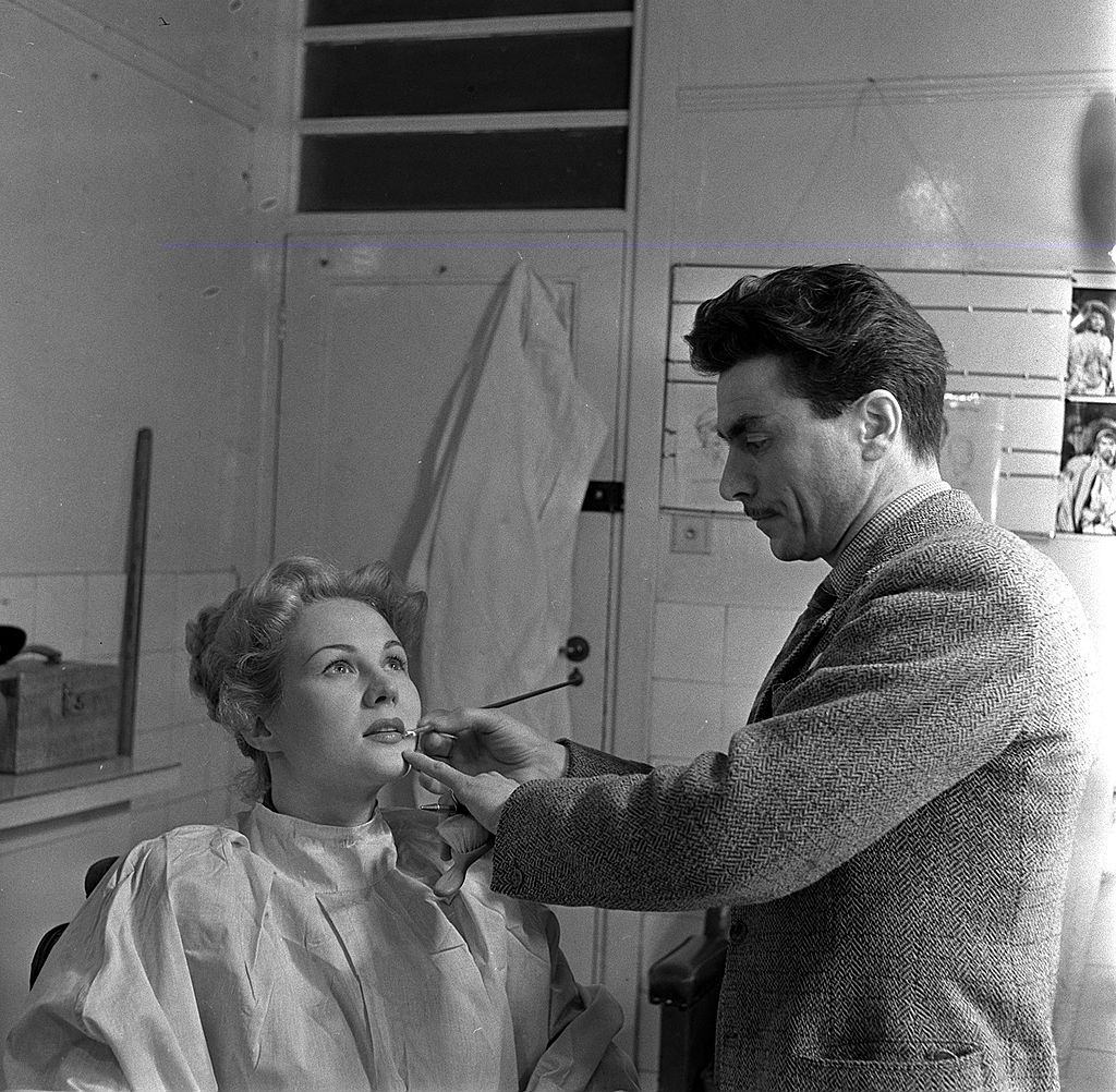 Virginia Mayo being made up for her role in the film 'Captain Horatio Hornblower', 1950.