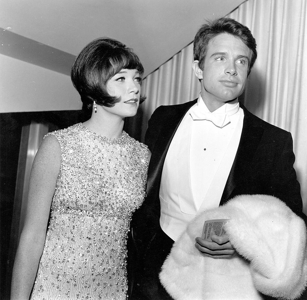 Warren Beatty with her sister Shirley MacLaine at a movie premiere on April 18, 1966