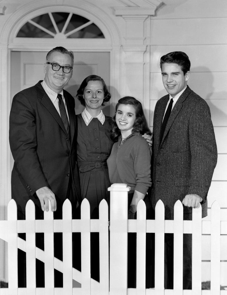 Warren Beatty with Edward Andrews, Louise Platt and Bennye Gatteys in the CBS show 'Look Up And Live', 1957.