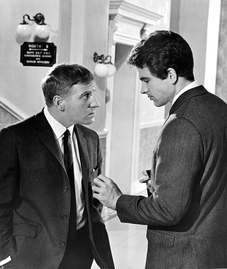 Warren Beatty with Clive Revill in a scene from the film 'Kaleidoscope', 1966.