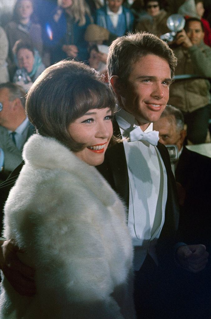 Warren Beatty with her sister Shirley Maclaine at the April 18th Academy Awards presentation, 1966.