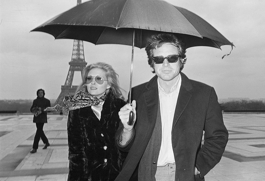 Warren Beatty with Faye Dunaway in paris, 1968.