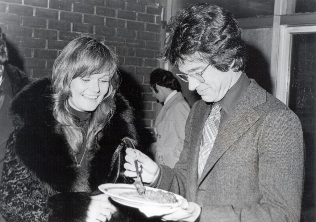 Warren Beatty tasting food, 1970.