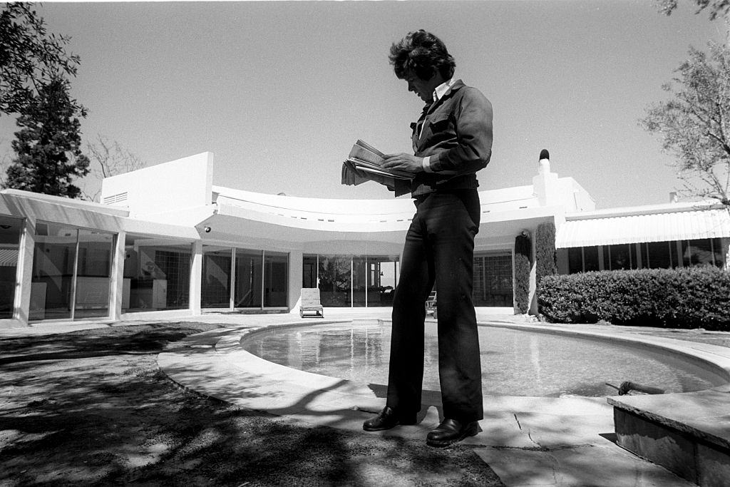 Warren Beatty outside his house in Los Angeles, 1970.