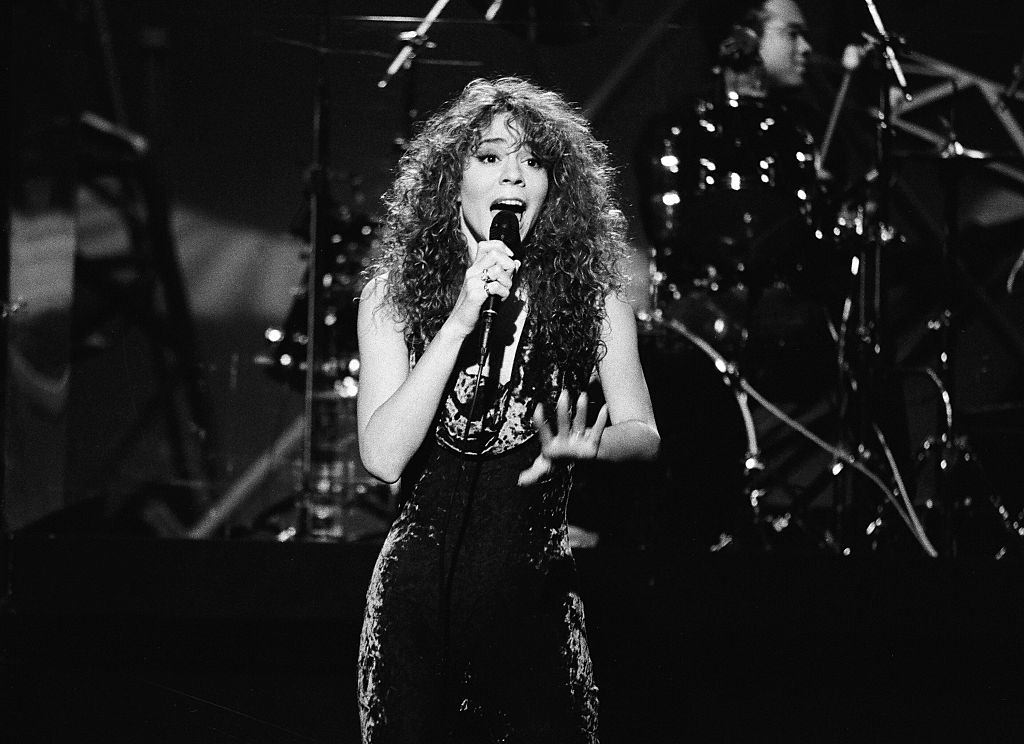 Mariah Carey performs in the 'Tonight Show', 1990.