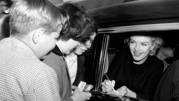 Marilyn Monroe signing autographs