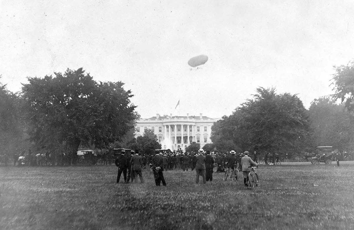 An airship flies above the White House in Washington, District of Columbia, in 1906.