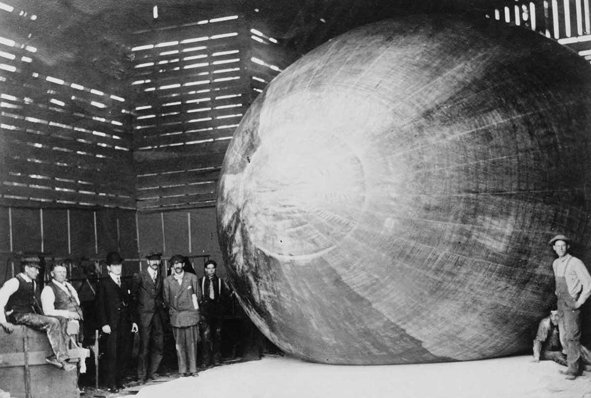 The Baldwin airship at Hammondsport, New York, in 1907. Thomas Scott Baldwin, second from left, was a U.S.