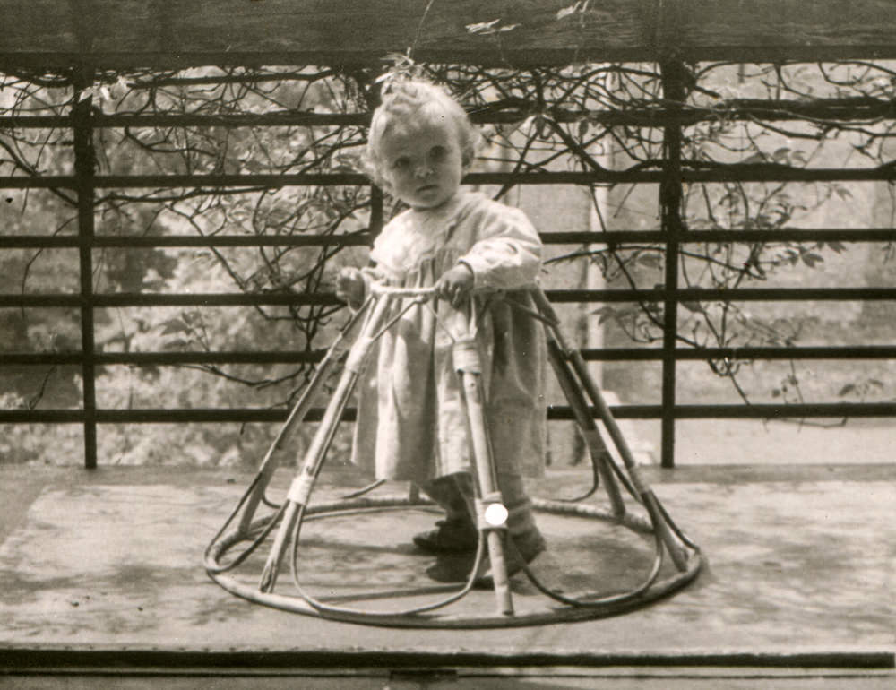 Historical Photos of Babies Learning to Walk with a Wicker Frame From the early 1900s