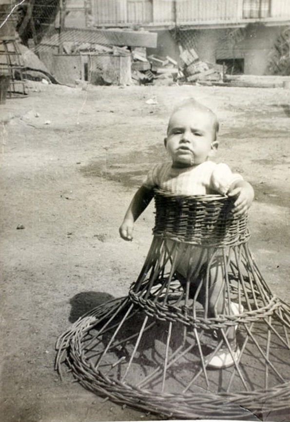 Historical Photos of Babies Learning to Walk with a Wicker Frame From the early 1900s