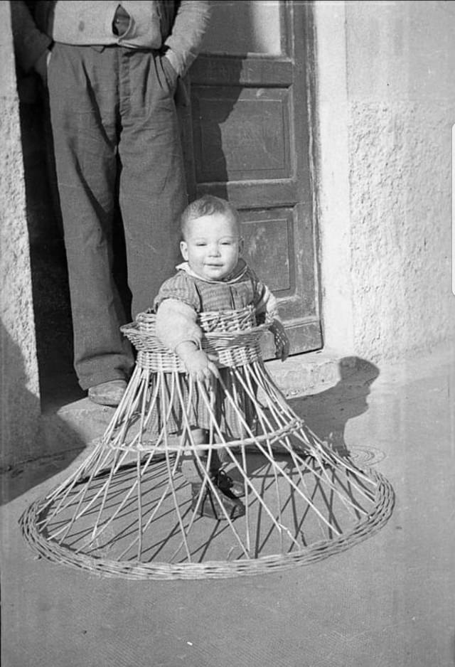 Historical Photos of Babies Learning to Walk with a Wicker Frame From the early 1900s