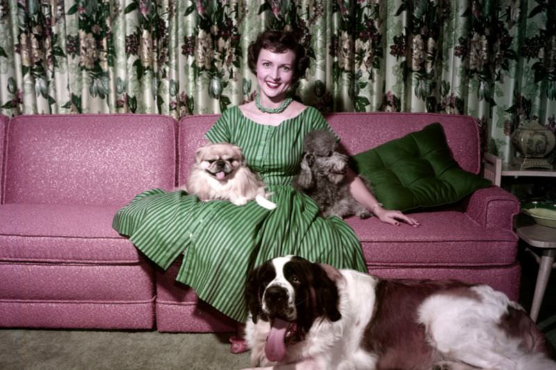 Fabulous Photos of Betty White at Home with Her Dogs