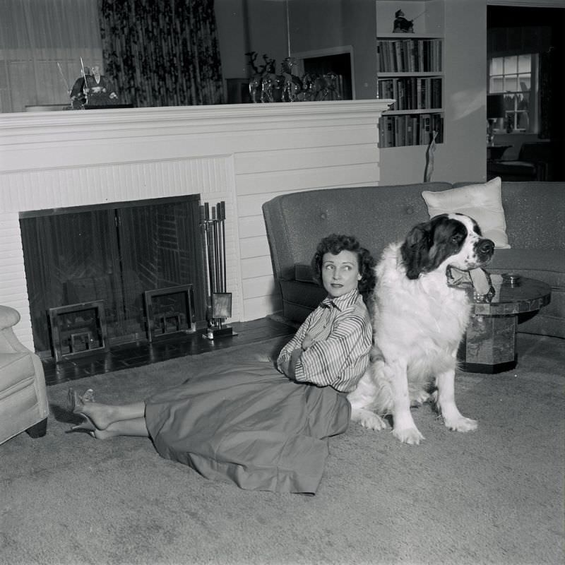 Fabulous Photos of Betty White at Home with Her Dogs