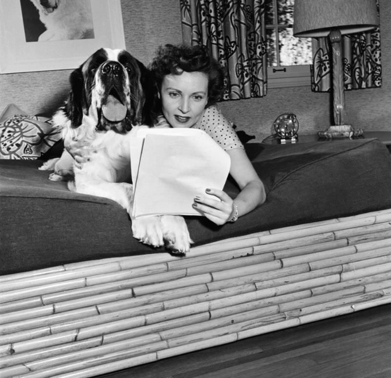 Fabulous Photos of Betty White at Home with Her Dogs