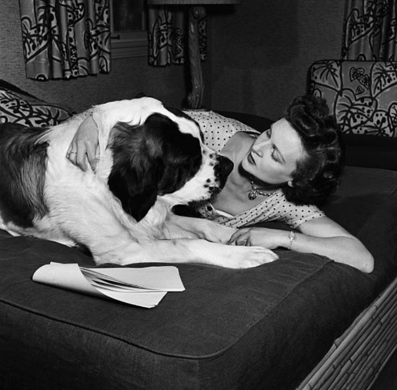 Fabulous Photos of Betty White at Home with Her Dogs