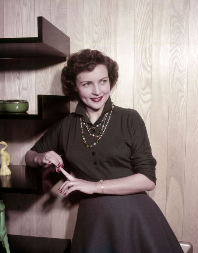 Fabulous Photos of Betty White at Home with Her Dogs
