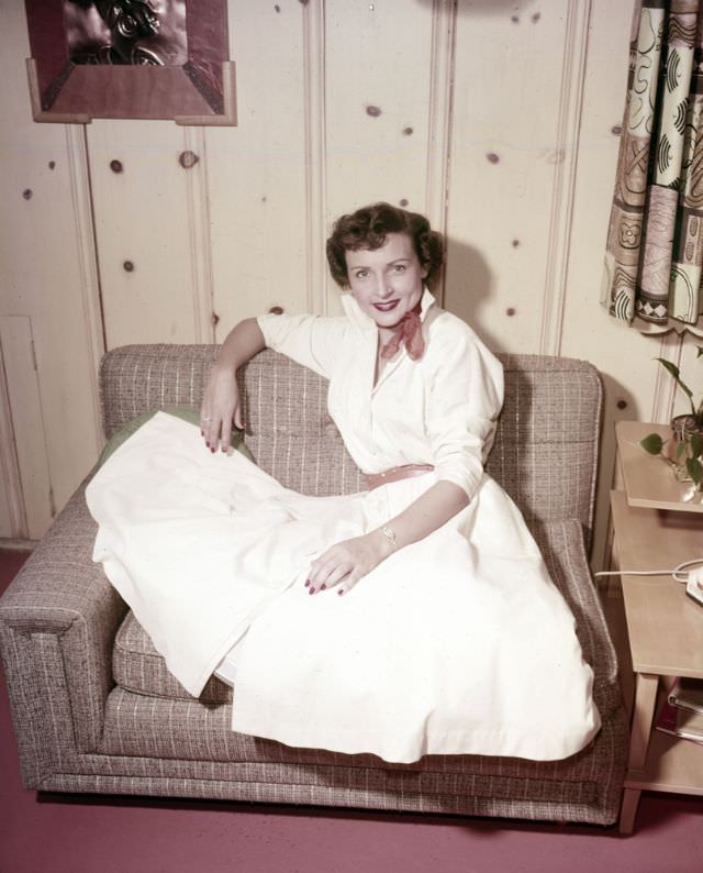 Fabulous Photos of Betty White at Home with Her Dogs